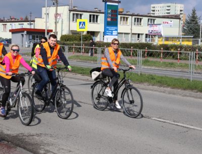 Pomarańczowo – czarni rowerzyści zawładnęli ostrowieckimi ulicami